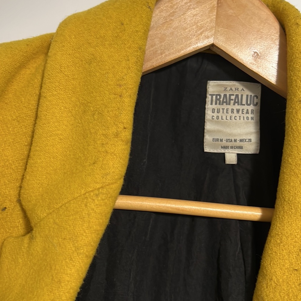 Yellow jacket - Picture 2 of 3
